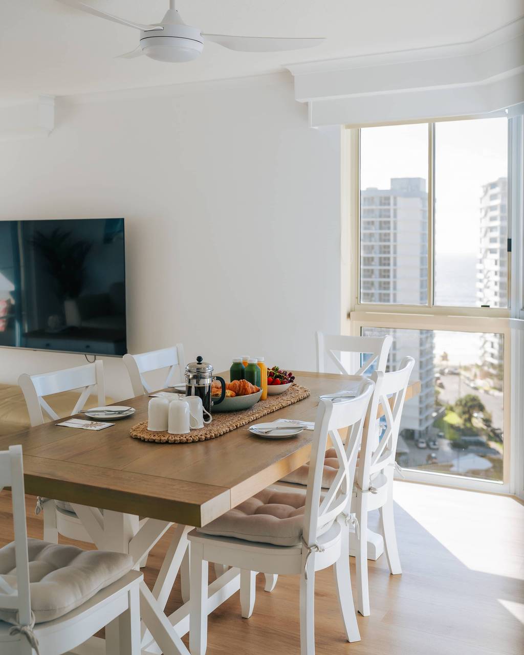 2 Bedroom Premium – dining area
