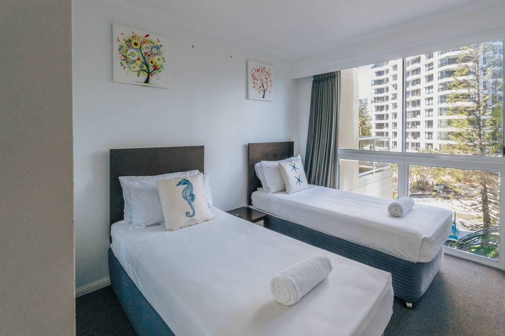 2 Bedroom Standard – second bedroom with twin beds